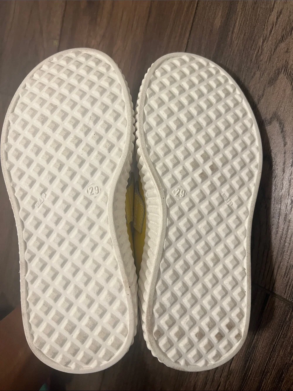Marni Kids Bright Yellow Patent Slip-On Sneakers with Scalloped Strap